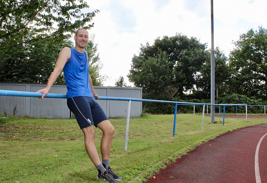 Kai Neuhaus auf dem Sportplatz in Bad Bramstedt