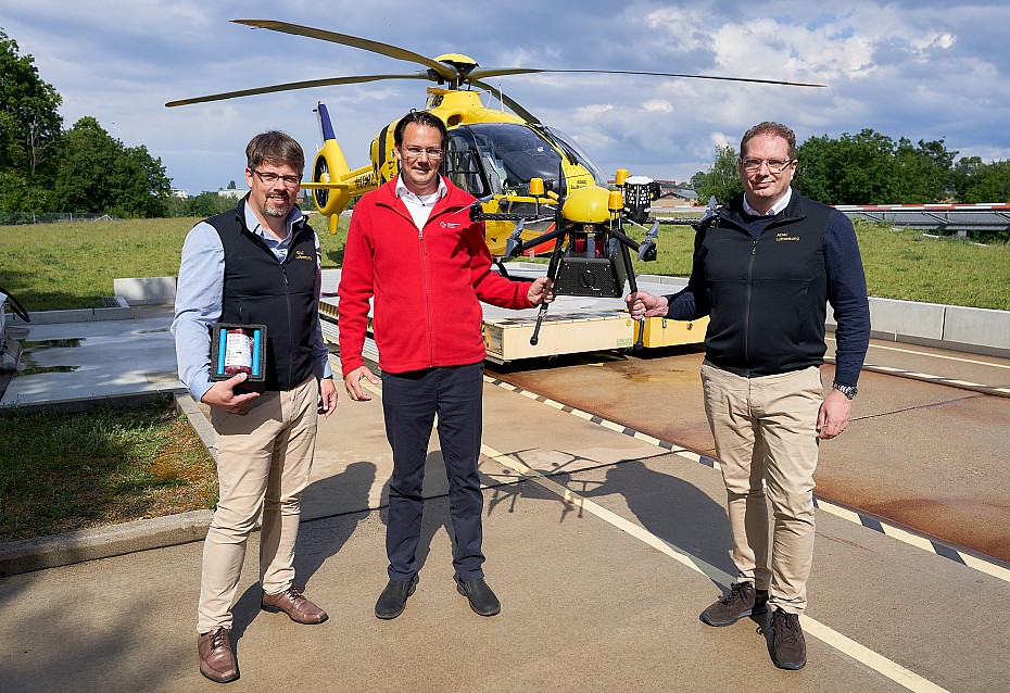 ADAC Luftrettung DRK-Blutspendedienst präsentieren die neue Transportdrohne MediCargo