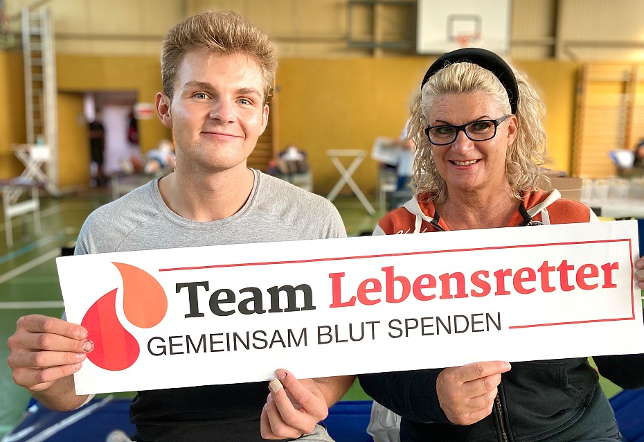 Team Lebensretter Christine Brandt und ihr Sohn Erstspender Nikolas Fischer