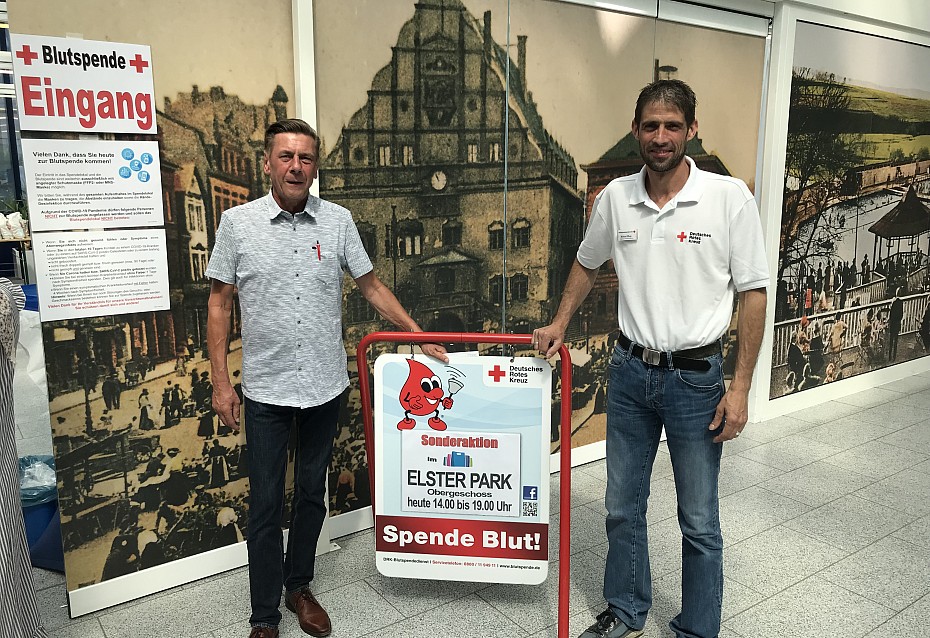 Holger Kappei und Michael Pflug vor dem 5. Vereins-Blutspendetag