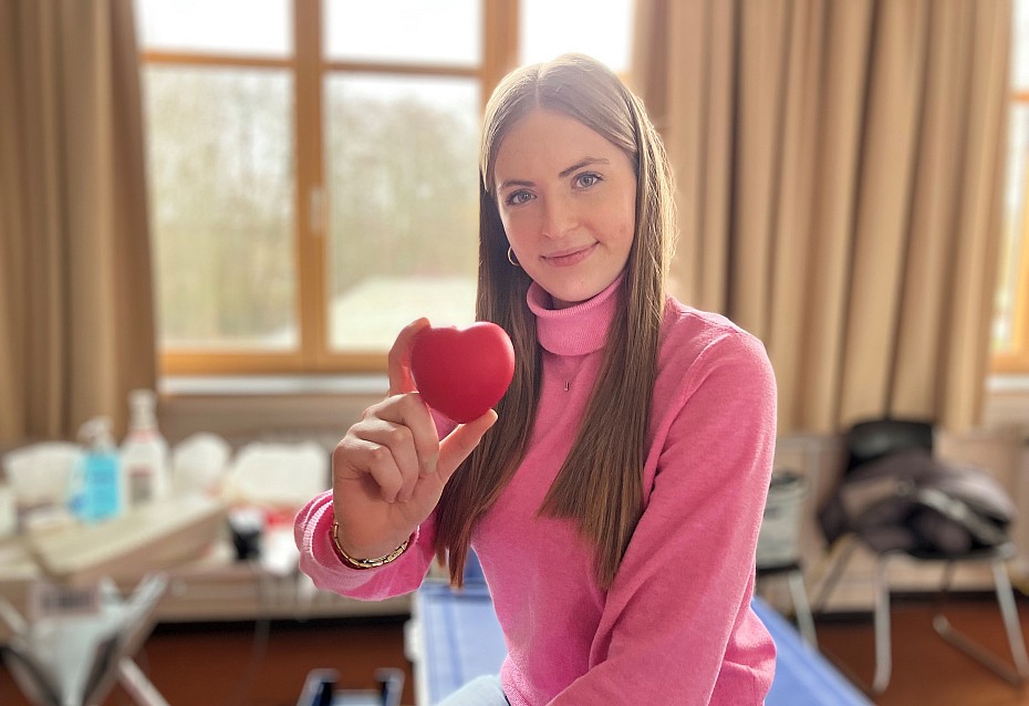 Julia Pawlikowska unterstütze das Imbiss-Team und spendete selbstverständlich auch selbst Blut