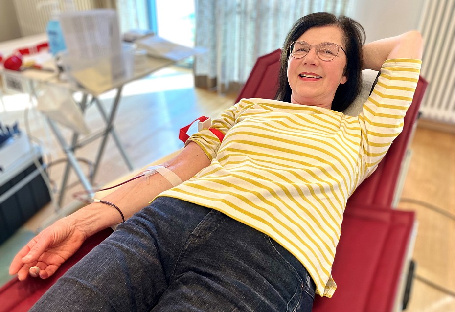 Birgitt Stahl-Goldstein genießt das Blutspende-Ambiente im Luxus-Hotel Birgitt Stahl-Goldstein spendete Blut in Breitenburg