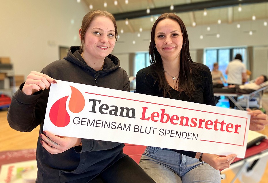 Manon und Tabea Winter bilden ein Team Lebensretter aus erfahrener Spenderin und Erstspenderin Team Lebensretter im Hotel Breitenburg