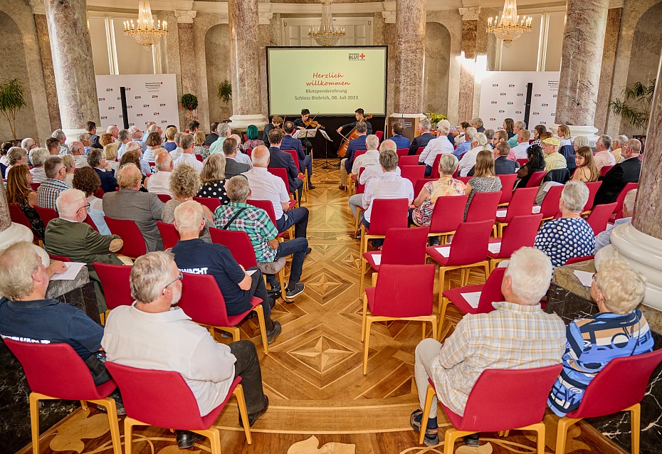 Spenderehrung im Saal von Schloss Biebrich