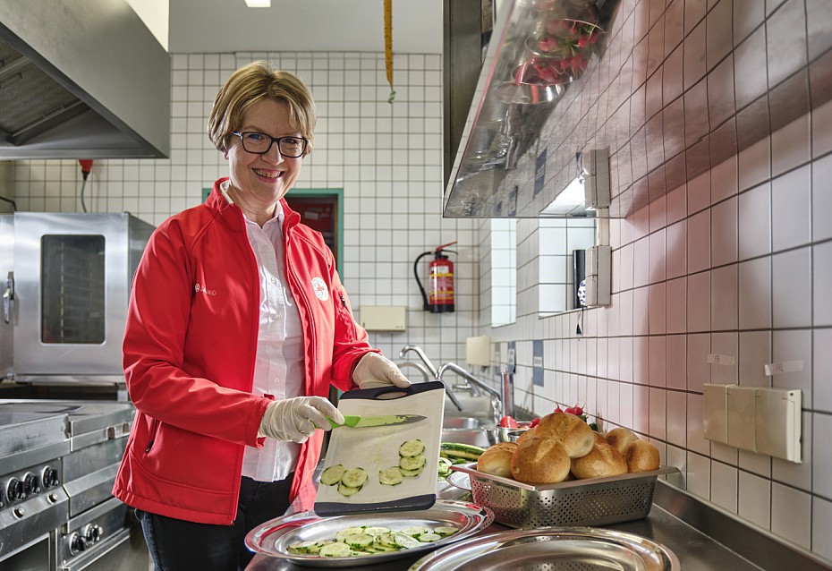 DRK Hohentengen Spende Sporthalle Gemüse