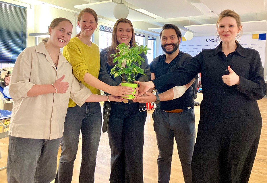 gruppenbild-gruppe-unichallenge-pflanze
