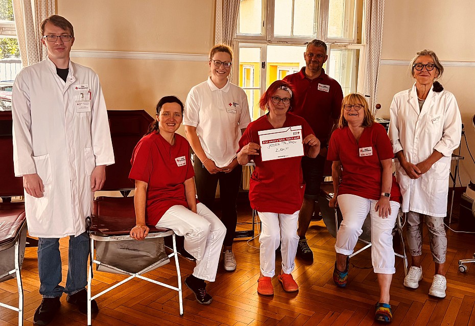 Team des DRK-Blutspendedienstes Nord-Ost zur Vereinsblutspende in Glauchau