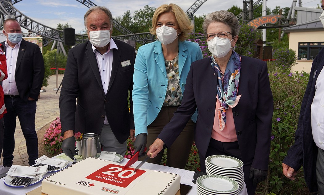 Eröffnungsfeier mitten im Erlebnispark Tripsdrill