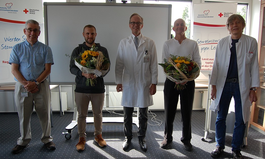 Felxi und Michael zusammen mit dem ärtzlichen Leiter Prof. Dr. Christian Seidl