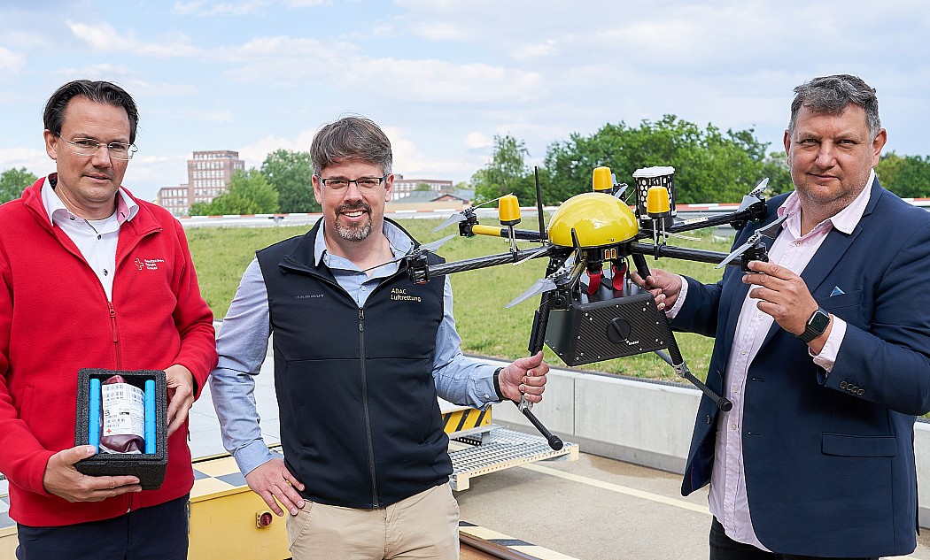 Entwicklung einer neuen Drohne und Drohnenlogistik mit ADAC Luftrettung