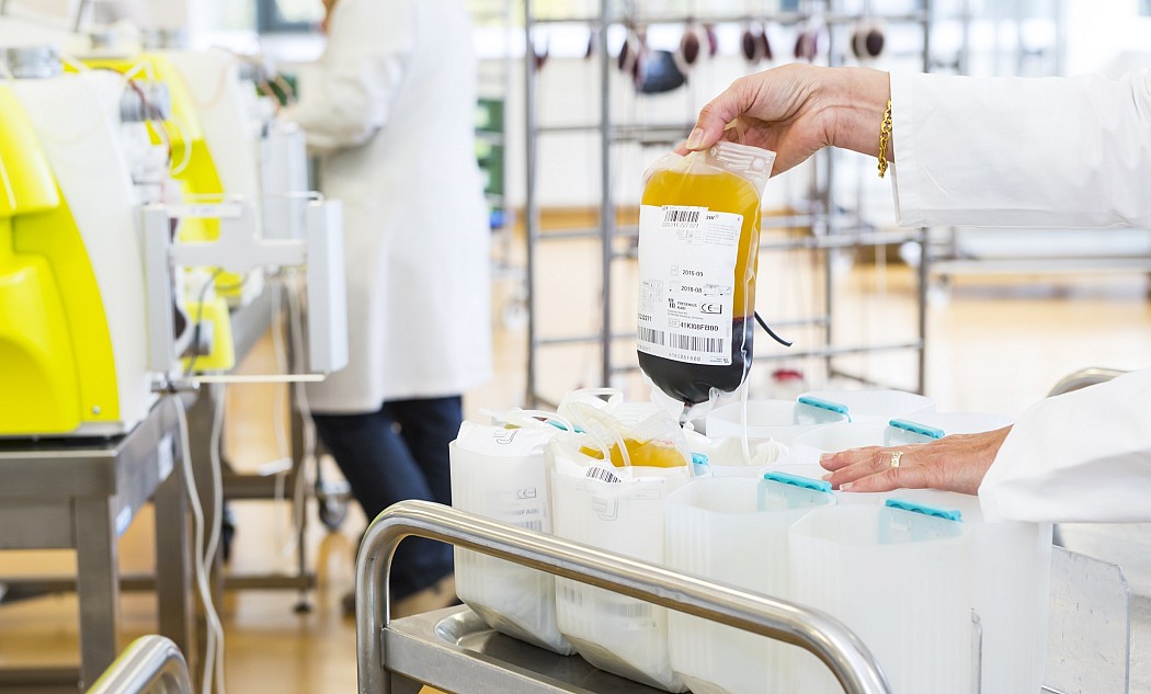 blutspende-herstellung-blutbeutel nach zentrifugation
