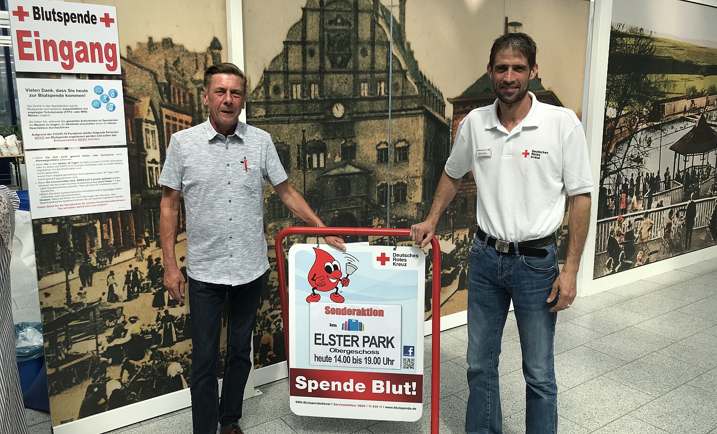 Holger Kappei und Michael Pflug vor dem 5. Vereins-Blutspendetag