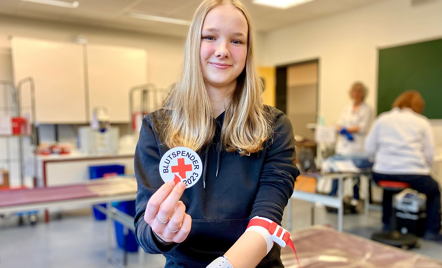 Klara Kühn leistete die erste Blutspende ihres Lebens! Sie wird damit weitermachen. In der Familie von Klara Kühn hat Blut spenden eine Tradition. Klar, dass sie selbst jetzt auch spendet!