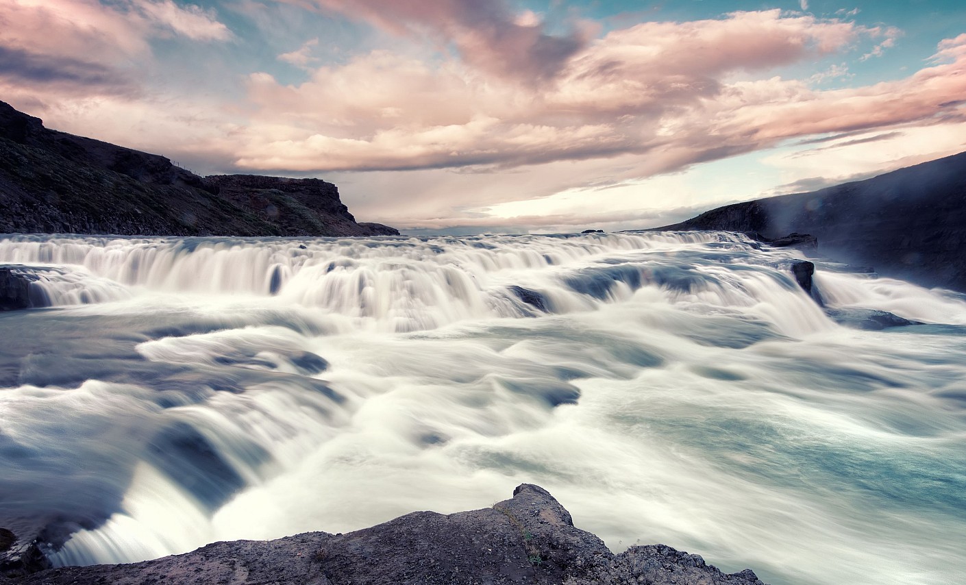 Bewegtes Wasser im Fluss