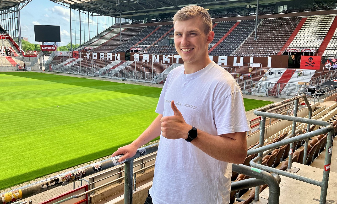 Tino drückt dem FC St. Pauli gern am Millerntor die Daumen - Fußballstadion