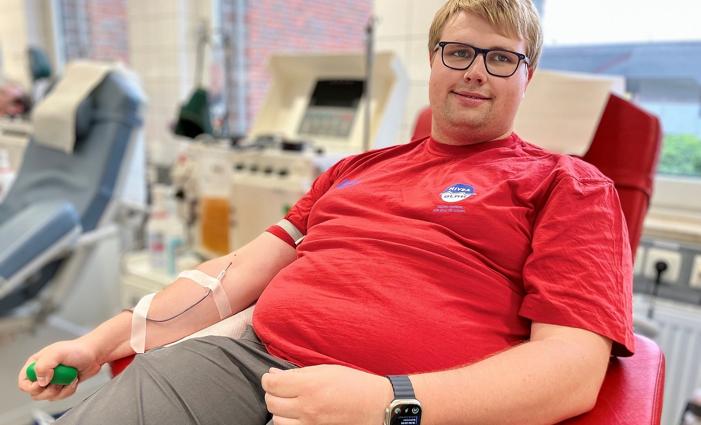 Finn-Niklas Rathjen ist bei allen gemeinsamen Blutspendeaktionen der DLRG-Jugend dabei blutspender-blutspende-challenge