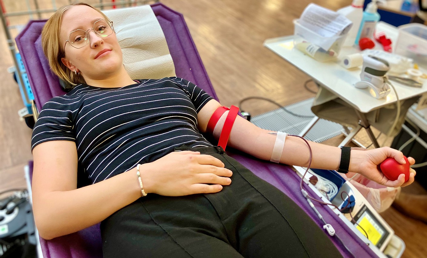 Pia Hamann bei der zweiten Blutspende ihres Lebens DRK-Blutspenderin