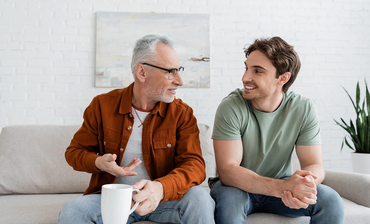 Zwei Männer mit Kaffee Zwei Männer mit Kaffee
