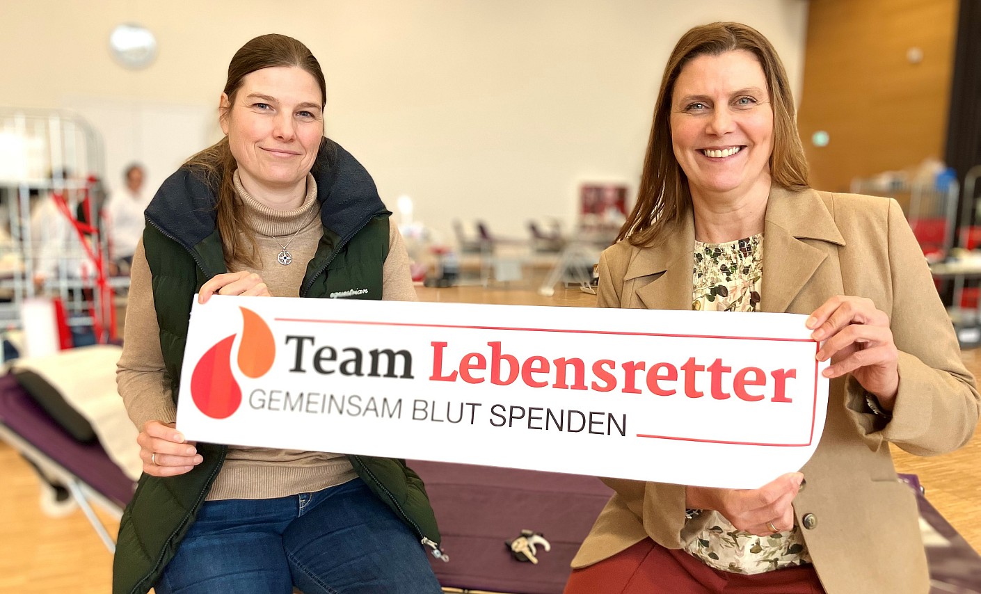 Jana Fenske und Inga von Garrel sind stolz auf das Engagement der Schülerinnen und Schüler drk-blutspende-bmk medien-lebensretter