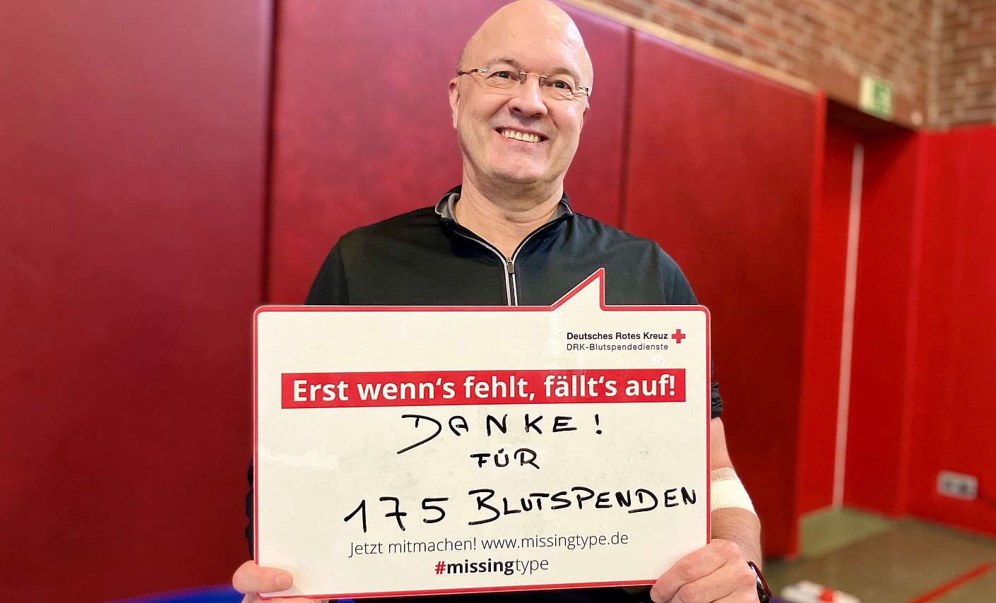 Kay Ploetze spendet seit mehr als vier Jahrzehnten Blut Blutspende-jubiläum-jubilar