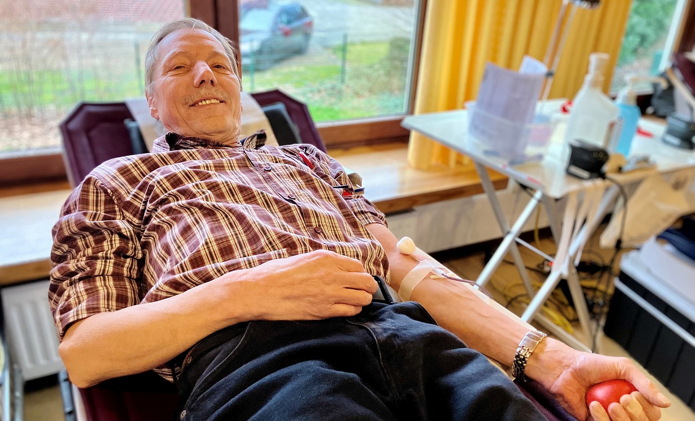 Volker Dürkob bei seiner 150. Blutspende im Februar 2024 blutspende-jubilar-jubiläum-spenden