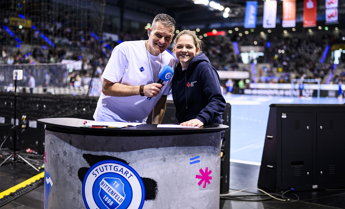 Nora Löhlein mit Hallensprecher Jens Zimmermann Nora Löhlein mit Hallensprecher Jens Zimmermann