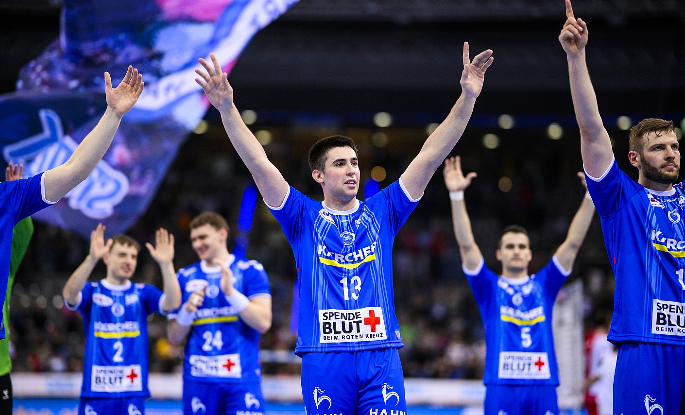 Die Spieler des TVB Stuttgart feiern den Last-Minute-Heimsieg. Die Spieler des TVB Stuttgart feiern den Last-Minute-Heimsieg.
