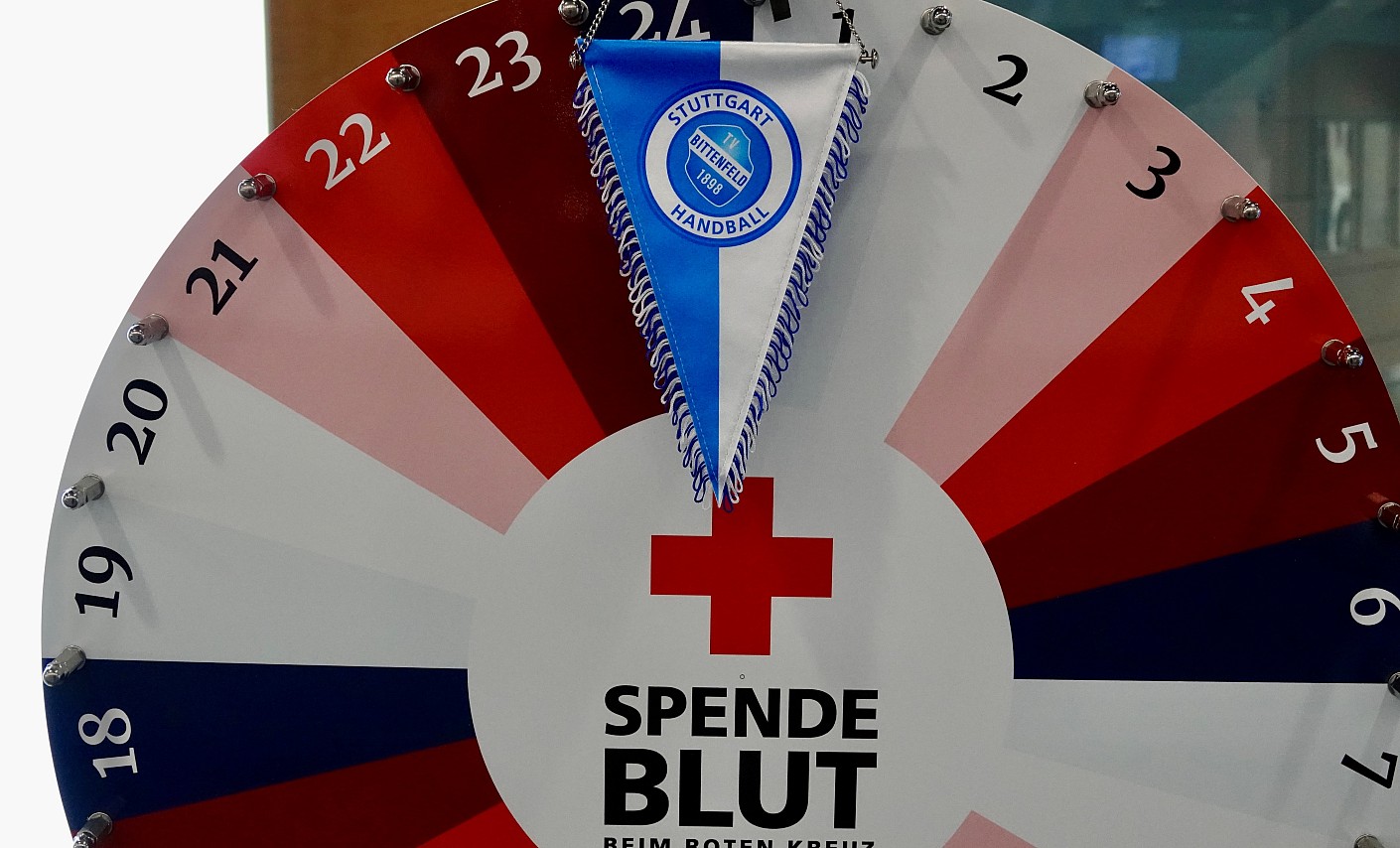Das Blutspende- Glücksrad beim Heimspiel des TVB Stuttgart