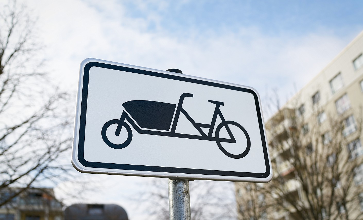 Lastenfahrrad schild-verkehrsschild-lastenfahrrad-nachhaltigkeit