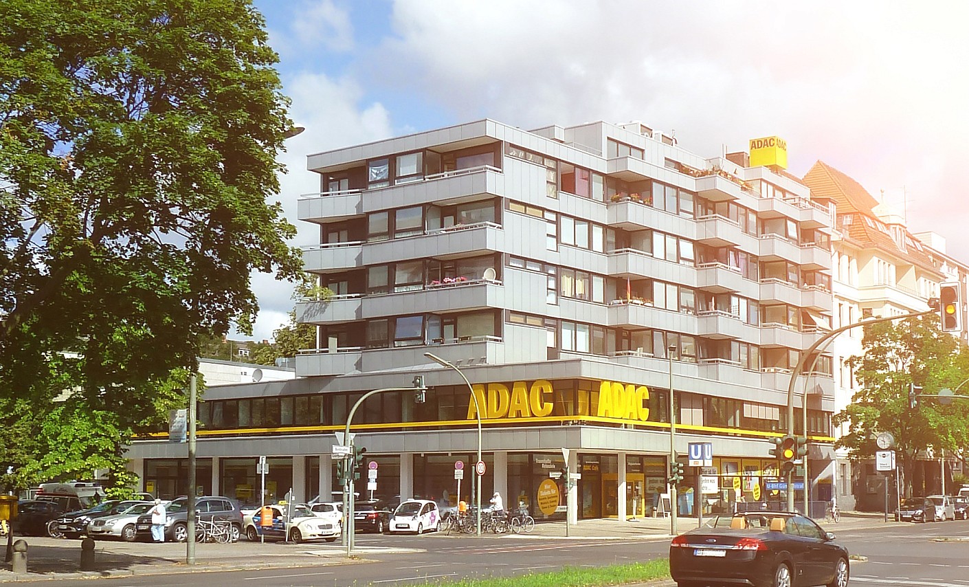 aussenansicht-gebäude-adac-kooperation-blutspende-drk-berlin