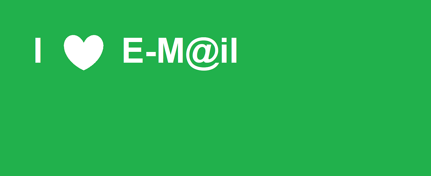 Weiße Schrift auf grünem Untergrund: I love E-Mail