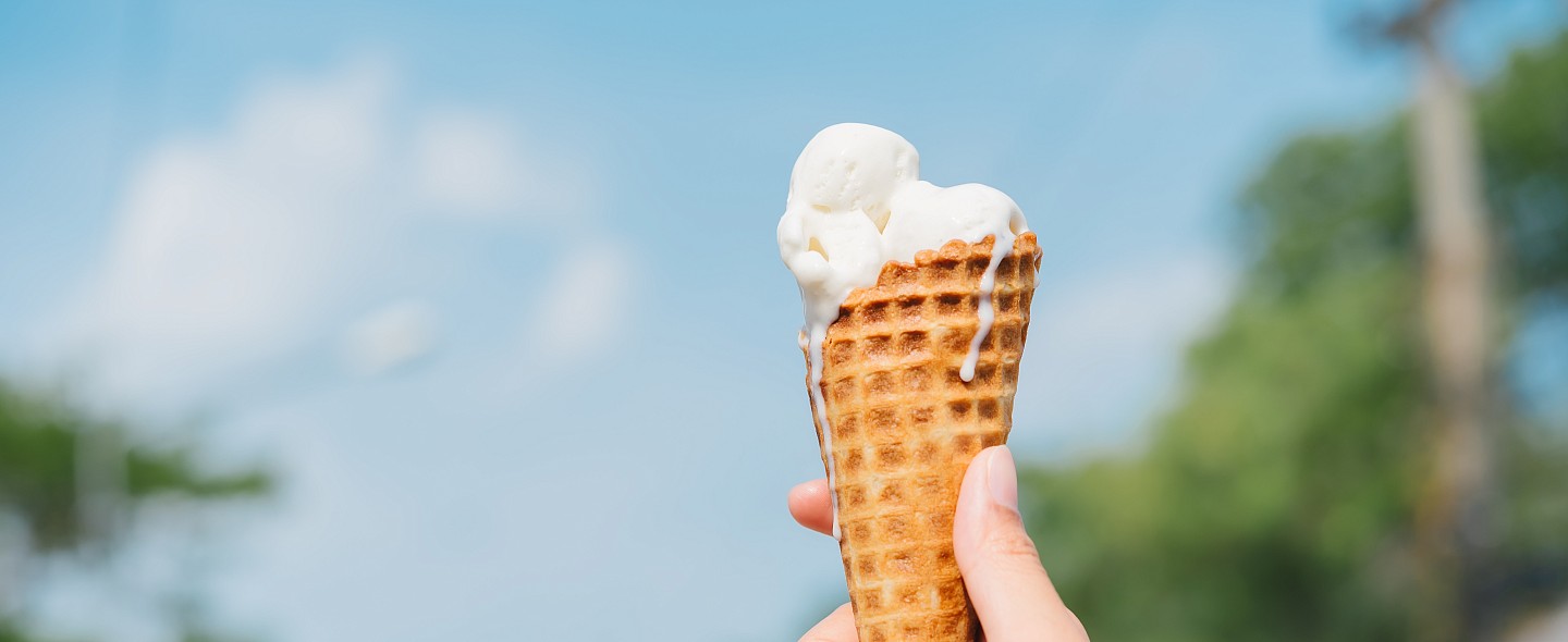Eis in der Waffel schmilzt