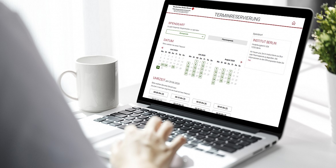 Laptop mit Tool zur Online Terminreservierung für die Blutspende