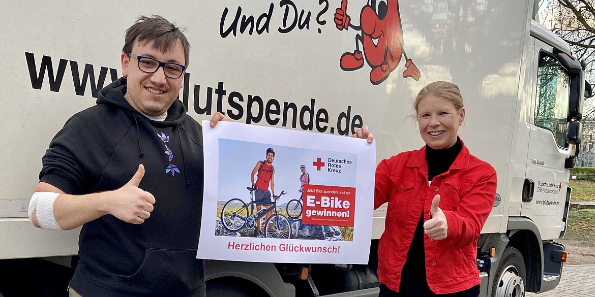 Blutspender aus Hamburg gewinnt E-Bike bei Verlosung vom DRK-Blutspendedienst
