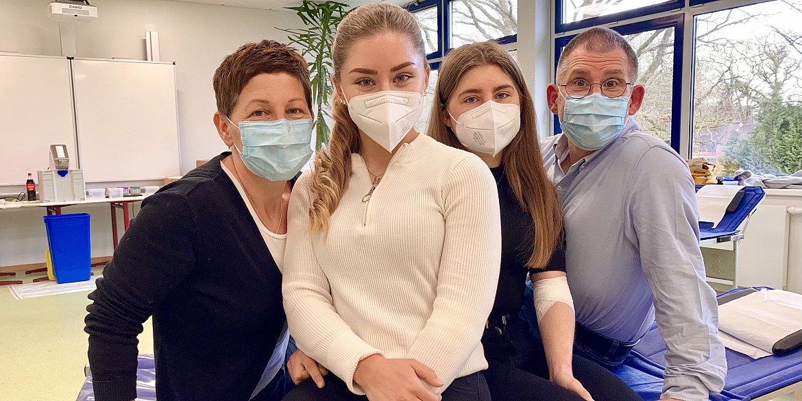 Magdalena Zwicker besucht gemeinsam mit ihrer Familie am Geburtstag die Blutspende