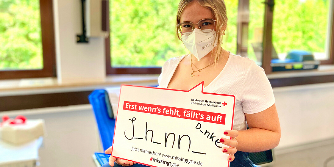 Studentin Johanna Lahrmann bei der Blutspende am Weltblutspendertag 2021