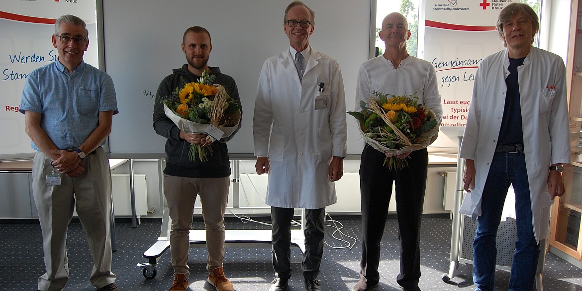Felxi und Michael zusammen mit dem ärtzlichen Leiter Prof. Dr. Christian Seidl
