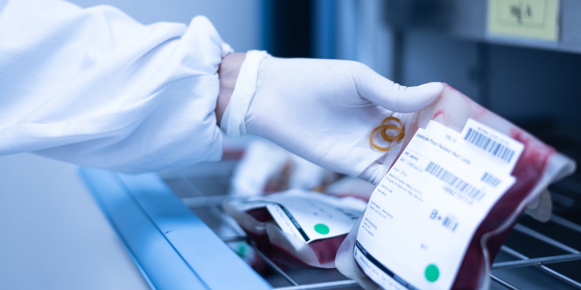 vsa-vertraulicher-selbstausschluss-blutspende-hand-roehrchen-labor-blutbank