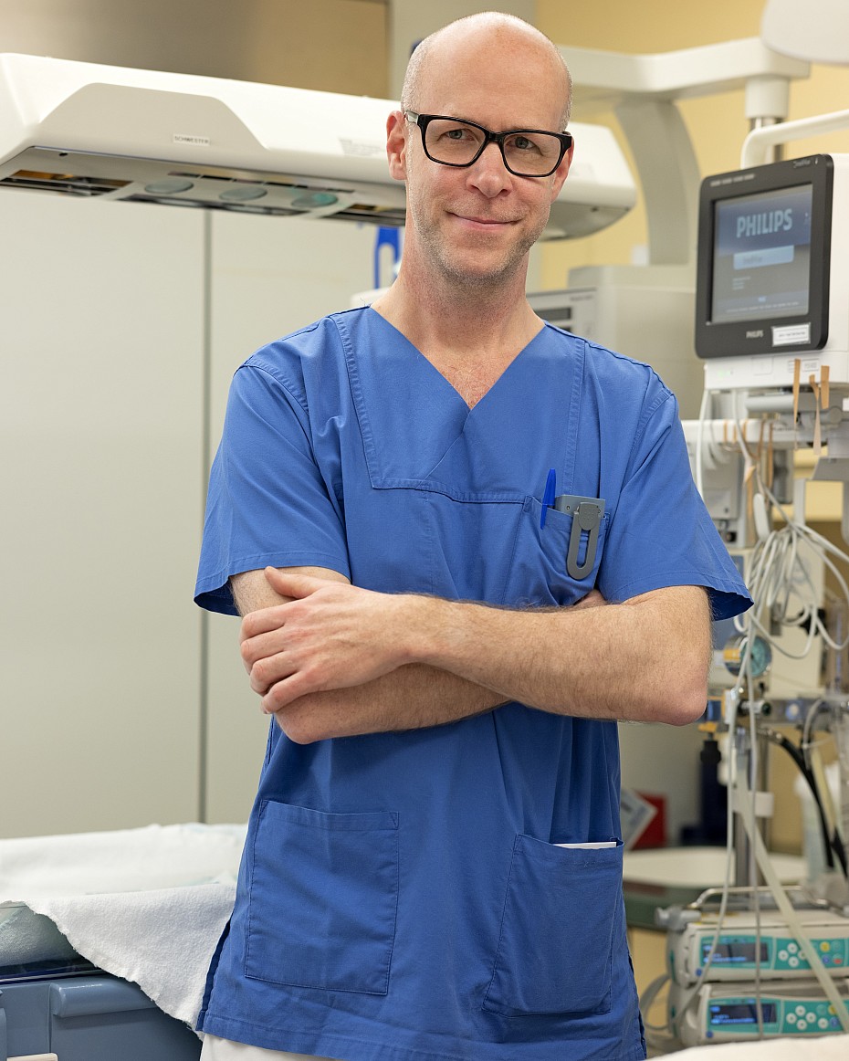 Dr. David Szekessy Dr. David Szekessy
