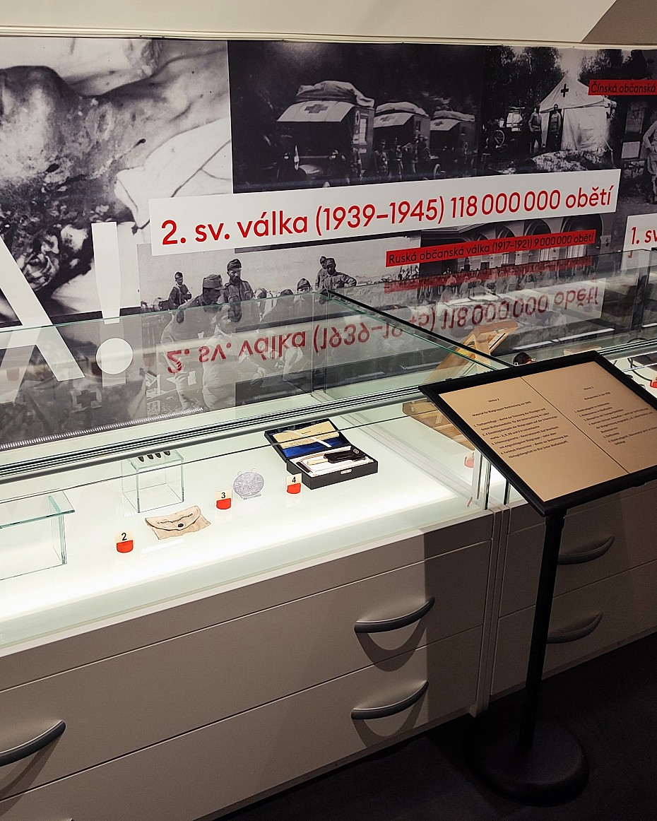Ausstellungsexponate zu den Weltkriegen