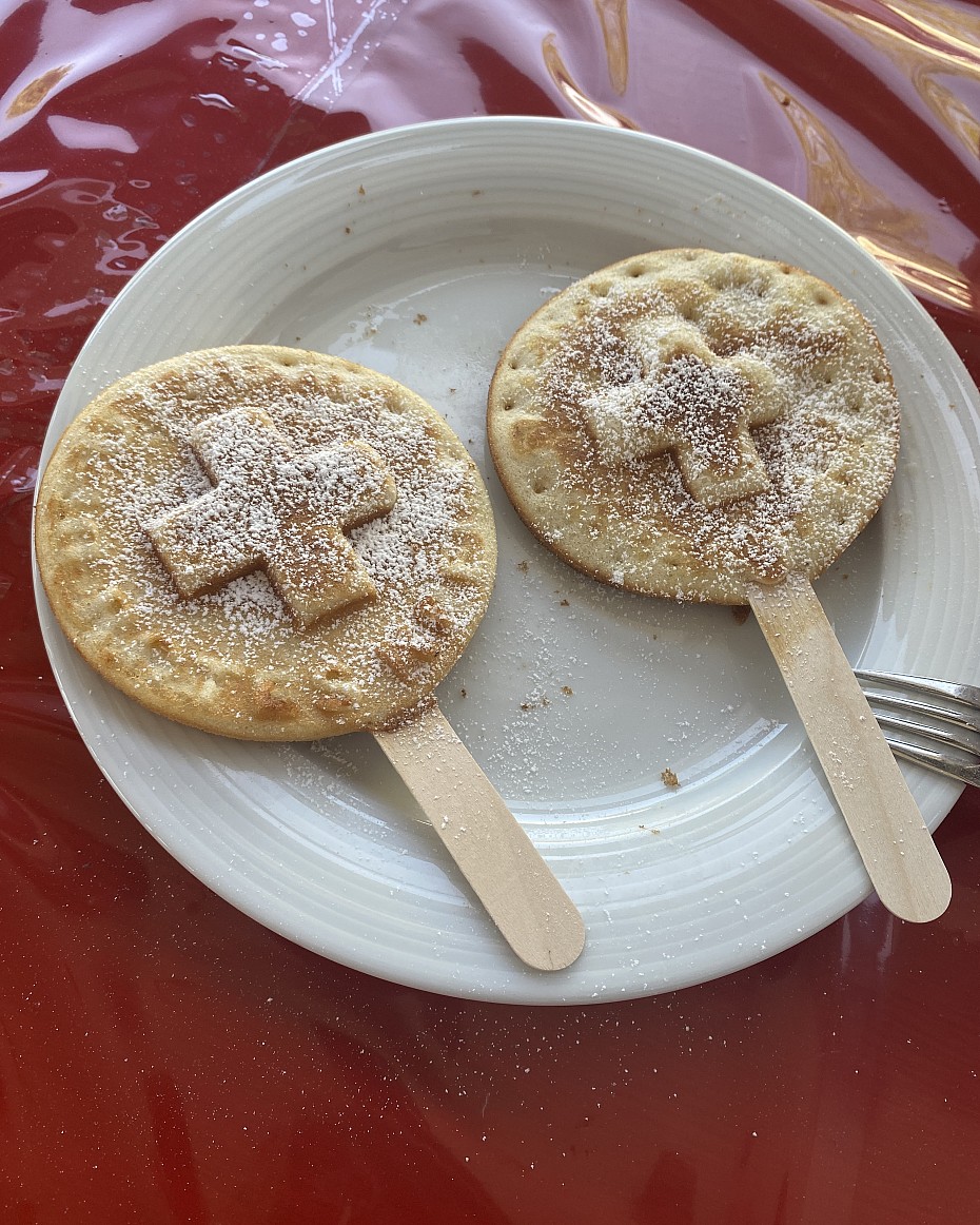 stillleben-waffeln-drk-teller