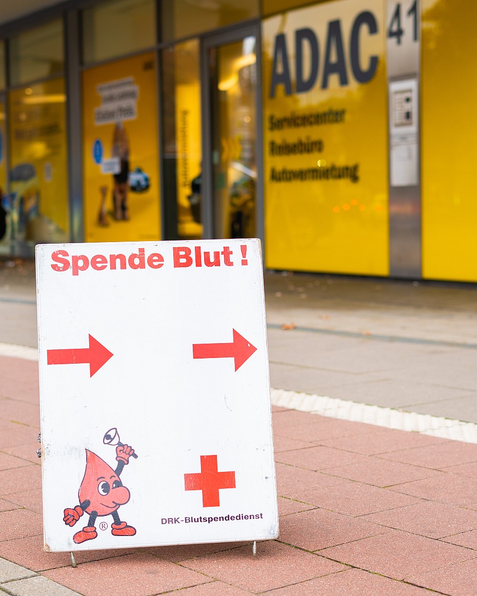 außenaufnahme-schild-blutspende