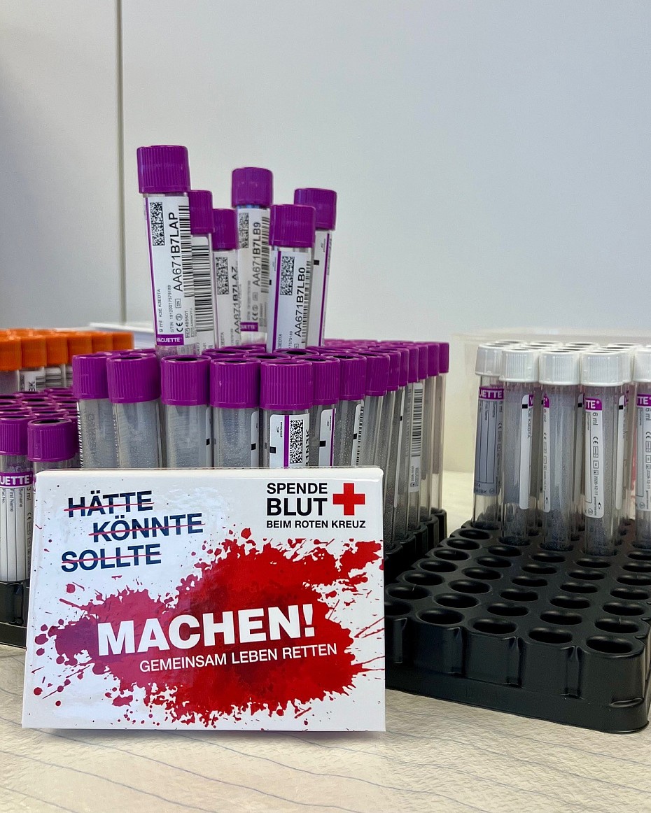 blutspende-drk-roehrchen-schriftzug-symbolfoto