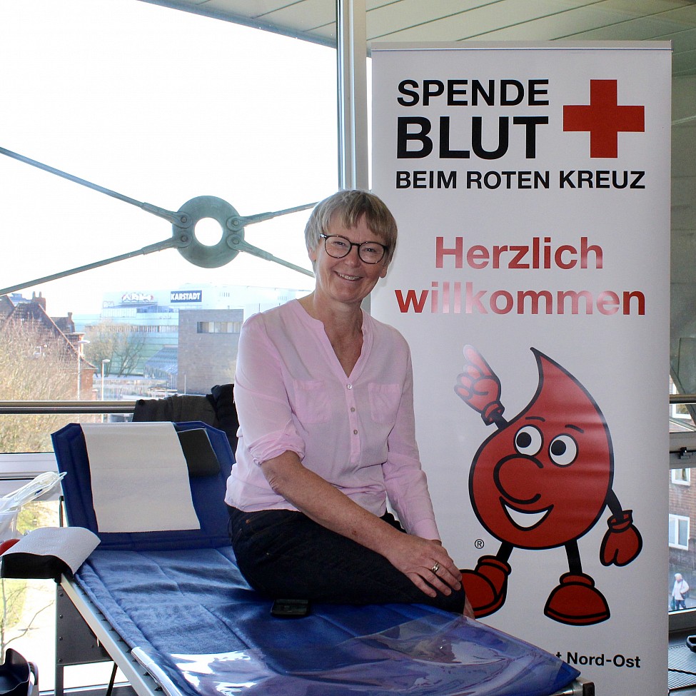 Anette Langner auf der Blutspendeliege