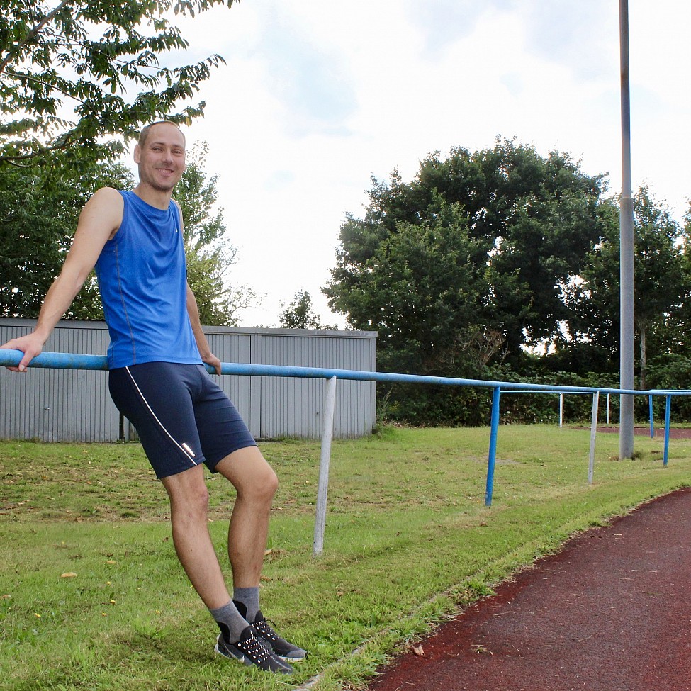 Kai Neuhaus auf dem Sportplatz in Bad Bramstedt