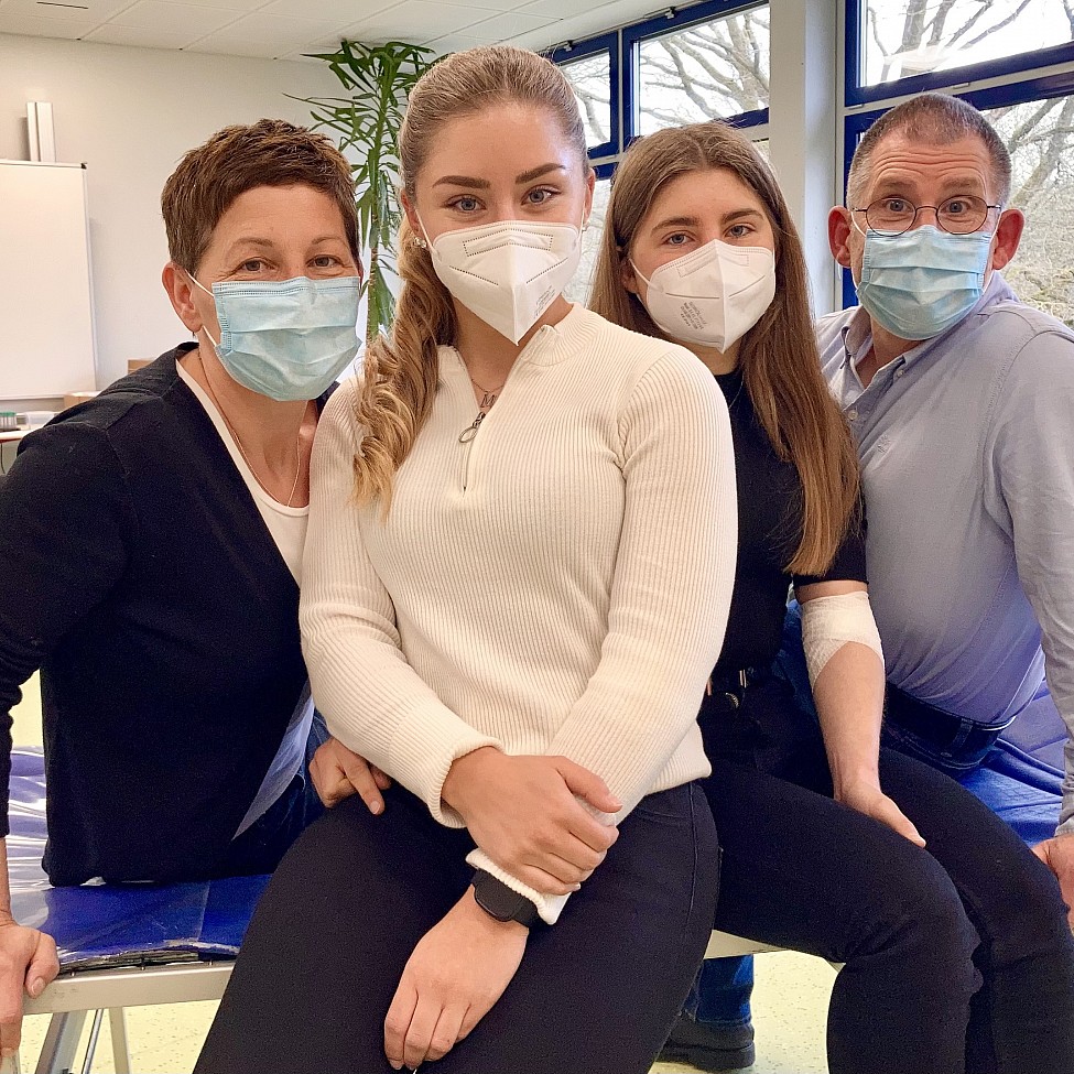 Magdalena Zwicker besucht gemeinsam mit ihrer Familie am Geburtstag die Blutspende