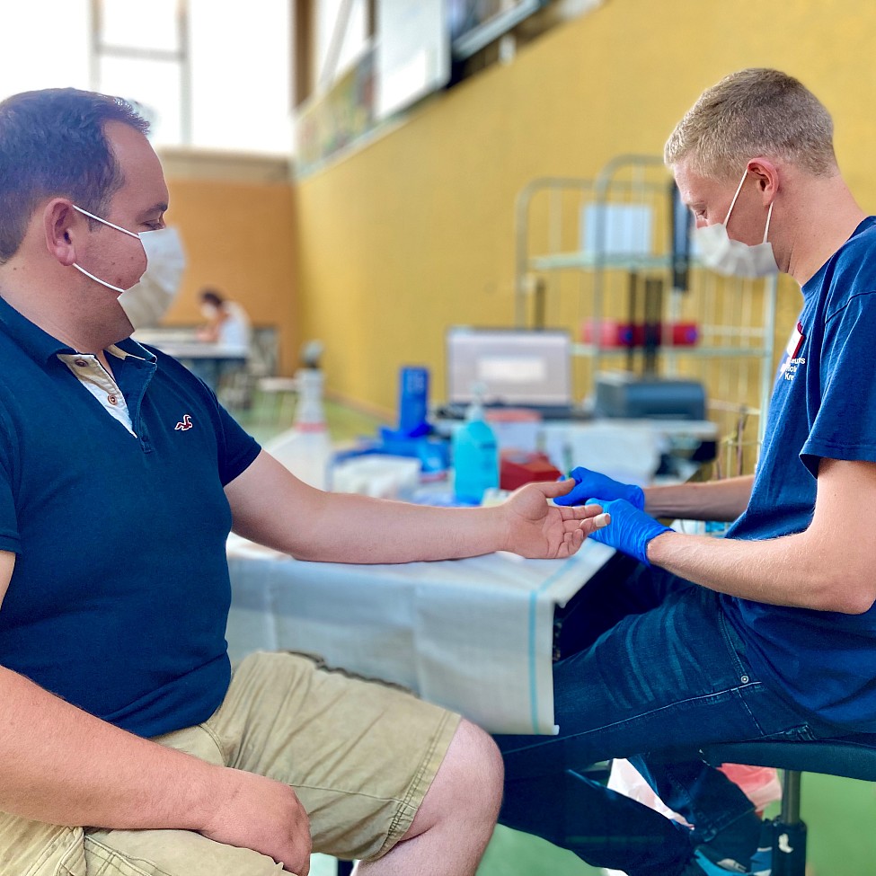 Henrik Kloth hat schon 12 Mal Blut gespendet und ließ, wie alle Spender, vorab seinen Hämoglobinwert bestimmen