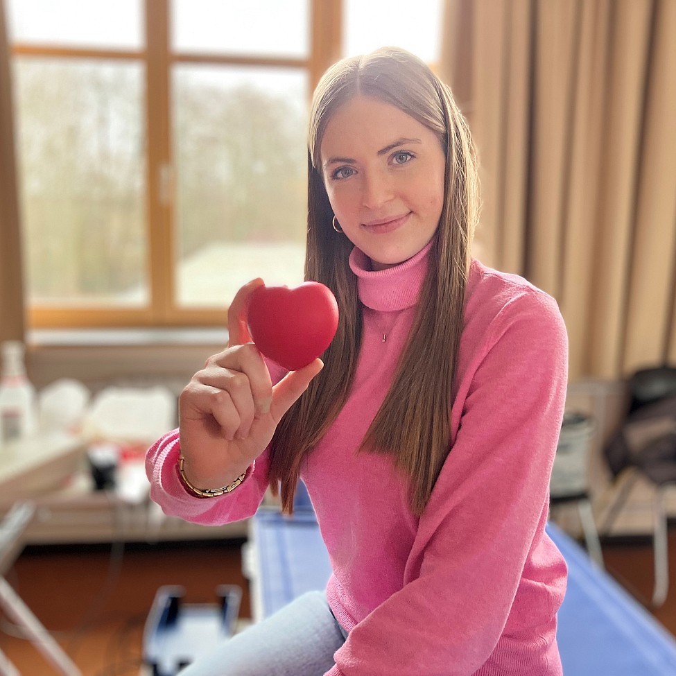 Julia Pawlikowska unterstütze das Imbiss-Team und spendete selbstverständlich auch selbst Blut