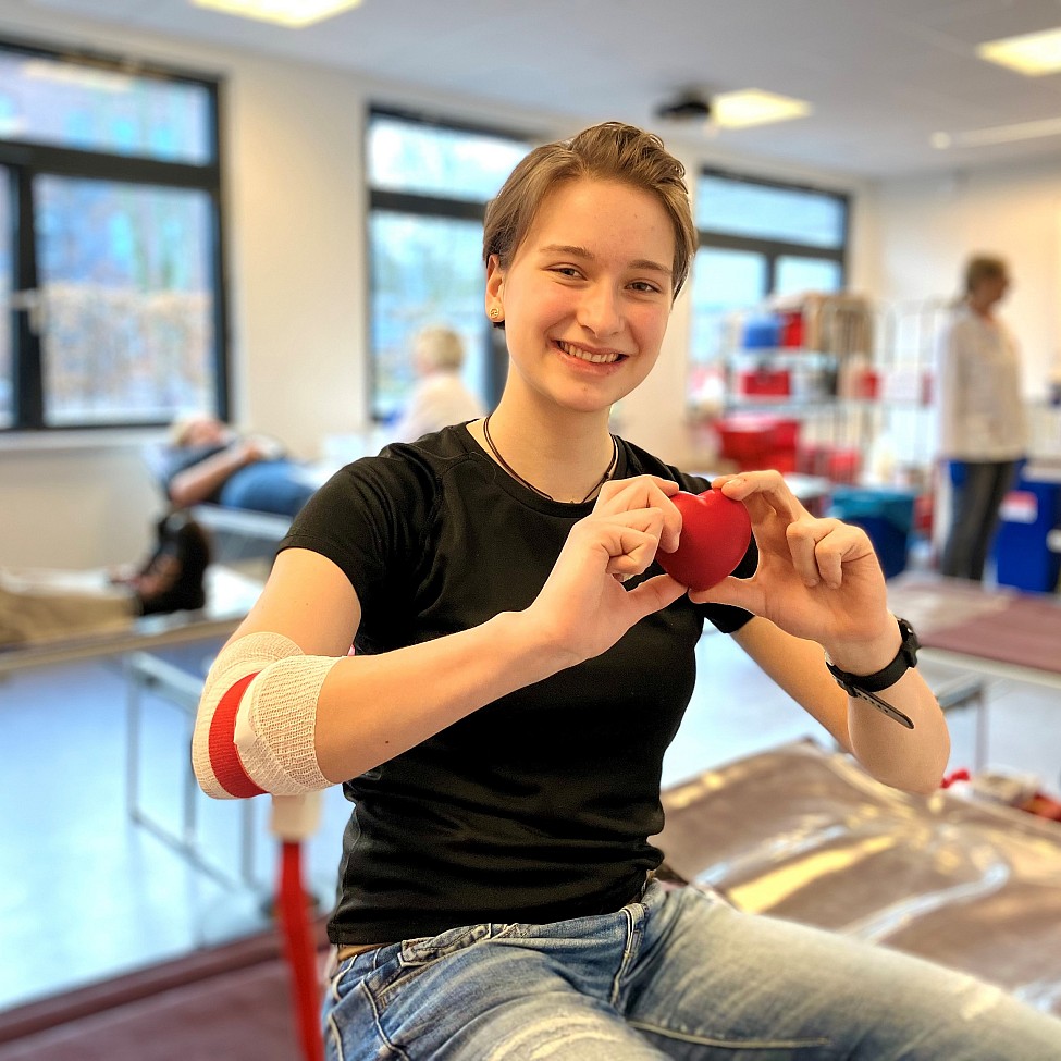 Eva Ostertun möchte nach dem Abi Medizin studieren. Eine Blutspende ist da selbstverständlich. 