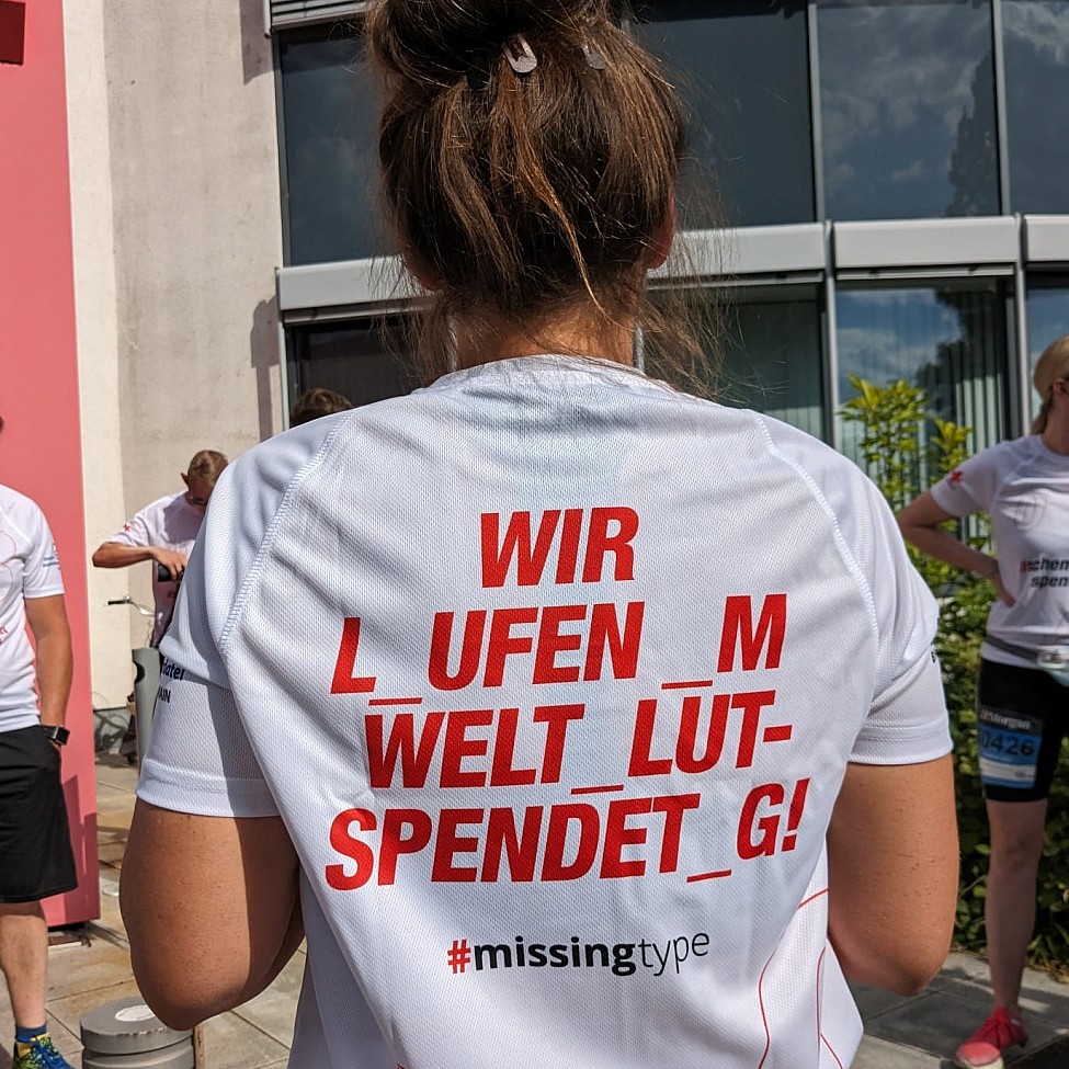 In diesem Jahr fiel der J.P. Morgan Lauf in Frankfurt auf den Weltblutspendetag. Diese Chance haben wir genutzt, um mit unseren Lauf-Shirts auf #missingtype aufmerksam zu machen 